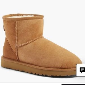 UGG Mini II Size 7